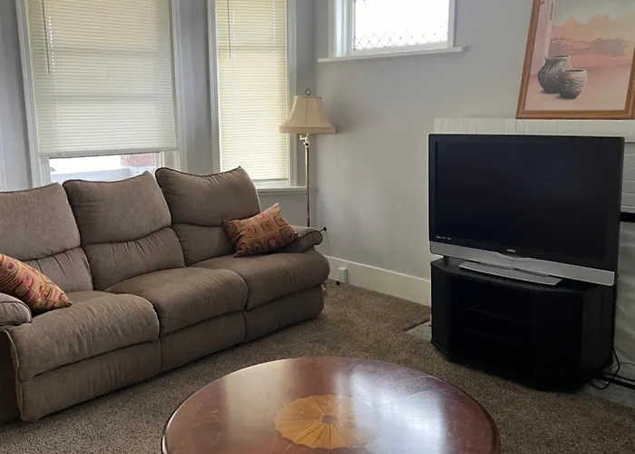 House W Separate 4 Private Bedrooms